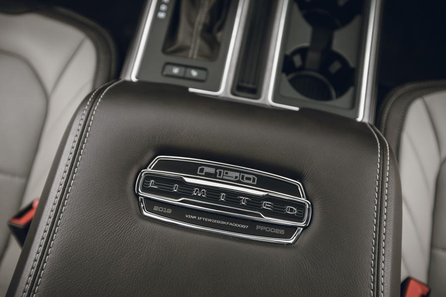 Детали интерьера Ford F-150 Limited SuperCrew 2018 года  (фото 47 из 59)